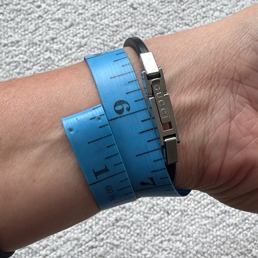Gucci Black and Silver Square Face Watch - Picture 7 of 7